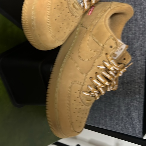 Nike air force 1's supreme edition tan suede - Picture 2 of 3